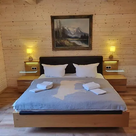 Апартаменти Golden Gapa 32